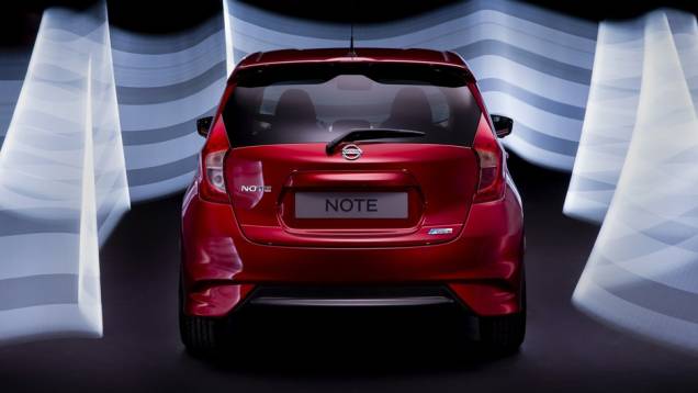 Seu consumo médio informado pela Nissan é de 27,7 km/l | <a href="http://quatrorodas.abril.com.br/saloes/genebra/2013/nissan-note-734148.shtml" rel="migration">Leia mais</a>