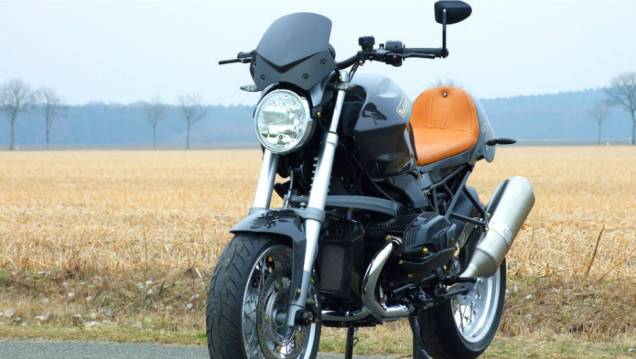 Esta bela motocicleta alemã customizada ficou com um estilo Roadster bem moderno. <a href="https://quatrorodas.abril.com.br/moto/noticias/bmw-r1200-cr-t-customizada-metisse-734221.shtml" rel="migration">Leia mais</a>