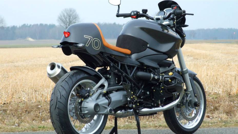 BMW R1200 CR-T da Metisse tomou como base a BMW R1200 R. <a href="https://quatrorodas.abril.com.br/moto/noticias/bmw-r1200-cr-t-customizada-metisse-734221.shtml" rel="migration">Leia mais</a>