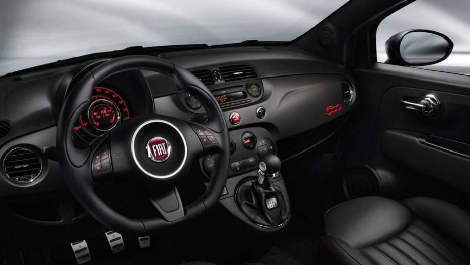 O Fiat 500 GQ chegará às concessionárias europeias em junho, mas o preço ainda não foi definido pela montadora | <a href="%20http://quatrorodas.abril.com.br/saloes/genebra/2013/fiat-500-gq-734565.shtml" rel="migration">Leia mais</a>