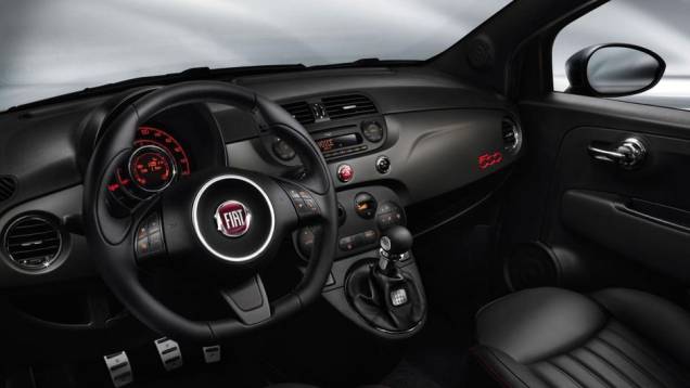 O Fiat 500 GQ chegará às concessionárias europeias em junho, mas o preço ainda não foi definido pela montadora | <a href="%20https://quatrorodas.abril.com.br/saloes/genebra/2013/fiat-500-gq-734565.shtml" rel="migration">Leia mais</a>
