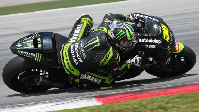 Cal Crutchlow ficou com o sexto melhor tempo. <a href="https://quatrorodas.abril.com.br/moto/noticias/motogp-pedrosa-mais-rapido-sepang-734603.shtml" rel="migration">Leia mais</a>