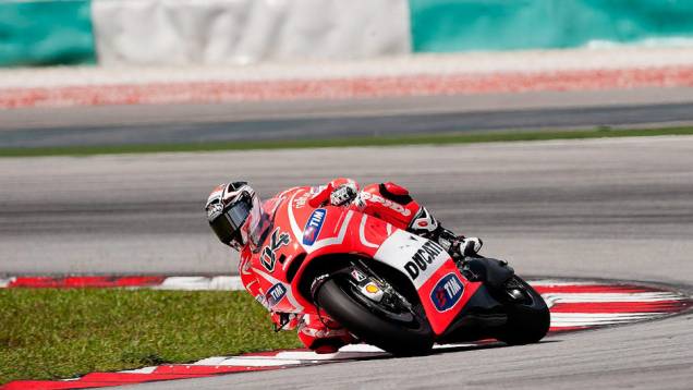 Andrea Dovizioso garantiu o oitavo lugar nos testes desta terça-feira (26). <a href="https://quatrorodas.abril.com.br/moto/noticias/motogp-pedrosa-mais-rapido-sepang-734603.shtml" rel="migration">Leia mais</a>