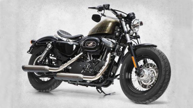 A Harley-Davidson Forty-Eight Sweet 70´s 2013 terá apenas 50 unidades produzidas e custará 13.700 euros. <a href="%20https://quatrorodas.abril.com.br/moto/noticias/h-dlanca-edicoes-limitadas-espanha-734778.shtml" rel="migration">Leia mais</a>