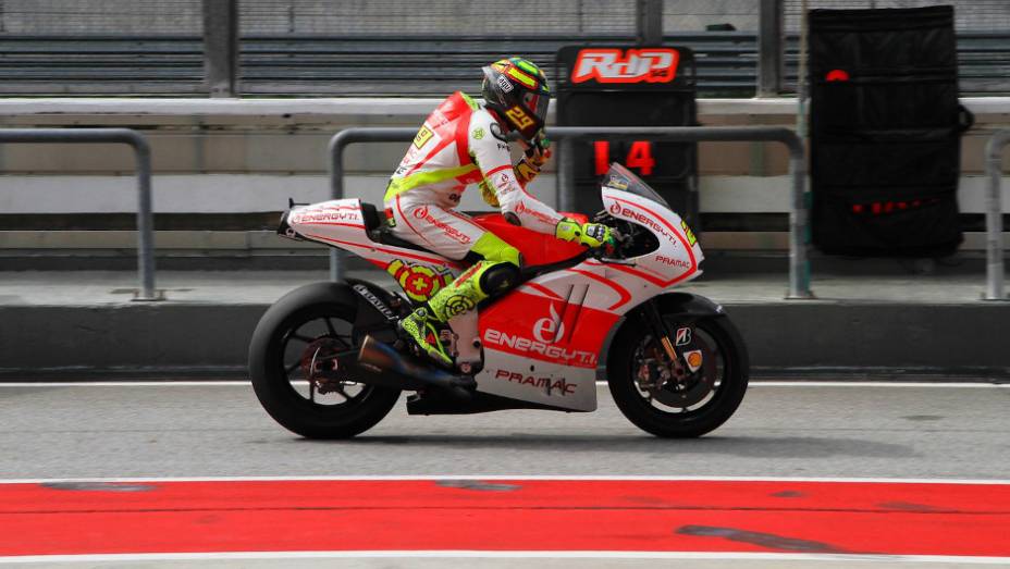 Andrea Iannone (Energy T.I. Pramac Racing Team) fez o 11º tempo. <a href="https://quatrorodas.abril.com.br/moto/noticias/motogp-lorenzo-supera-pedrosa-sepang-734732.shtml" rel="migration">Leia mais</a>