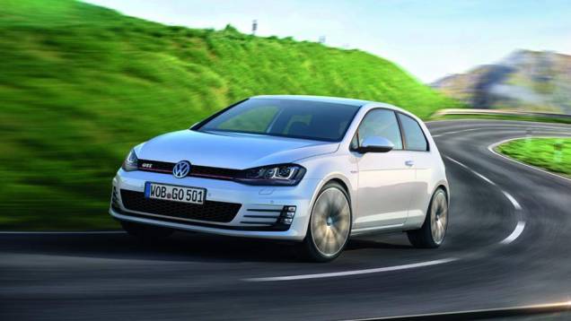 A Volkswagen revelou as primeiras imagens e informações do novo Golf GTi | <a href="https://quatrorodas.abril.com.br/saloes/genebra/2013/vw-revela-novo-golf-gti-734725.shtml" rel="migration">Leia mais</a>