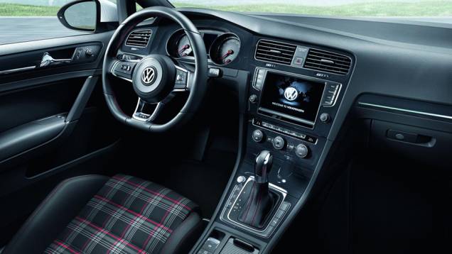 Segundo a Volkswagen, o preço do Golf GTi partirá de 28.350 euros | <a href="https://quatrorodas.abril.com.br/saloes/genebra/2013/vw-revela-novo-golf-gti-734725.shtml" rel="migration">Leia mais</a>