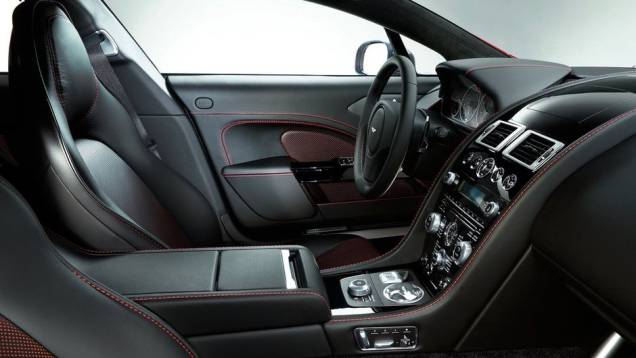 O Rapide S não deve sofrer alterações no valor praticado no Reino Unido | <a href="https://quatrorodas.abril.com.br/saloes/genebra/2013/aston-martin-rapide-s-2013-734925.shtml" rel="migration">Leia mais</a> O Rapide S não deve sofrer alterações no valor praticado no Reino Unido | <a href="https://quatrorodas.abril.com.br/saloes/genebra/2013/aston-martin-rapide-s-2013-734925.shtml" rel="migration">Leia mais</a>