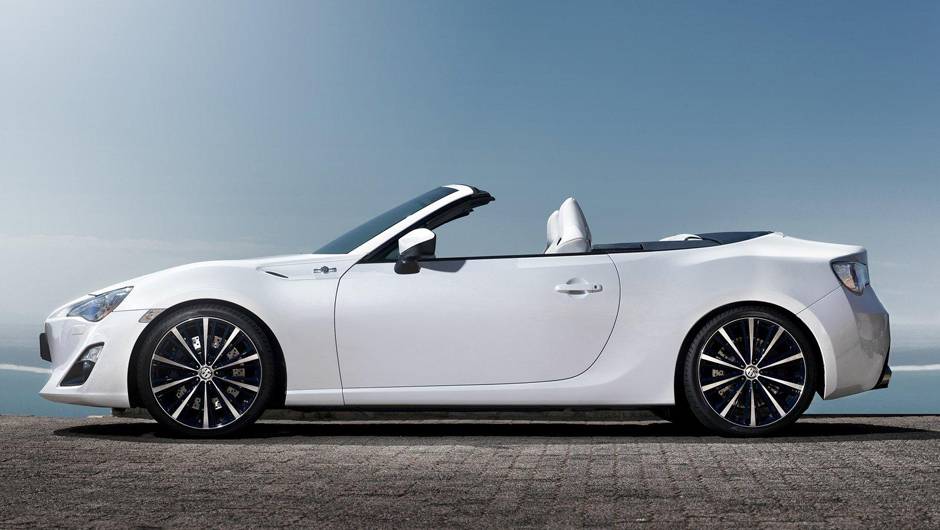 O design esportivo ficou ainda mais sedutor sem o teto r&iacute;gido | <a href="https://quatrorodas.abril.com.br/saloes/genebra/2013/toyota-ft-86-open-734907.shtml" rel="migration">Leia mais</a>