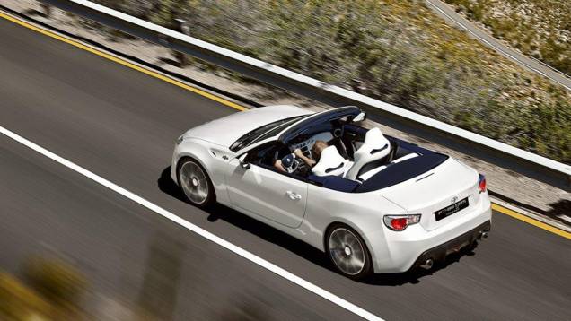 O interior traz acabamento bicolor e bancos esportivos | <a href="https://quatrorodas.abril.com.br/saloes/genebra/2013/toyota-ft-86-open-734907.shtml" rel="migration">Leia mais</a> O interior traz acabamento bicolor e bancos esportivos | <a href="https://quatrorodas.abril.com.br/saloes/genebra/2013/toyota-ft-86-open-734907.shtml" rel="migration">Leia mais</a>
