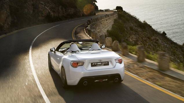 Se o tempo virar, a capota de tecido é acionada de forma elétrica | <a href="https://quatrorodas.abril.com.br/saloes/genebra/2013/toyota-ft-86-open-734907.shtml" rel="migration">Leia mais</a> Se o tempo virar, a capota de tecido é acionada de forma elétrica | <a href="https://quatrorodas.abril.com.br/saloes/genebra/2013/toyota-ft-86-open-734907.shtml" rel="migration">Leia mais</a>