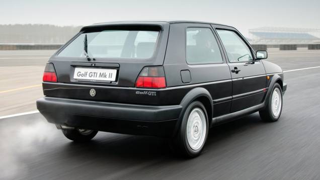 As motorizações normais eram a 1.8 8V (112 cv) e 1.8 16V (139 cv). Na Alemanha, hatch teve série limitada com motor 1.8 supercharger de 210 cv | <a href="https://quatrorodas.abril.com.br/reportagens/classicos/dinastia-gti-735366.shtml" rel="migration">Leia mais</a> As motorizações normais eram a 1.8 8V (112 cv) e 1.8 16V (139 cv). Na Alemanha, hatch teve série limitada com motor 1.8 supercharger de 210 cv | <a href="https://quatrorodas.abril.com.br/reportagens/classicos/dinastia-gti-735366.shtml" rel="migration">Leia mais</a>