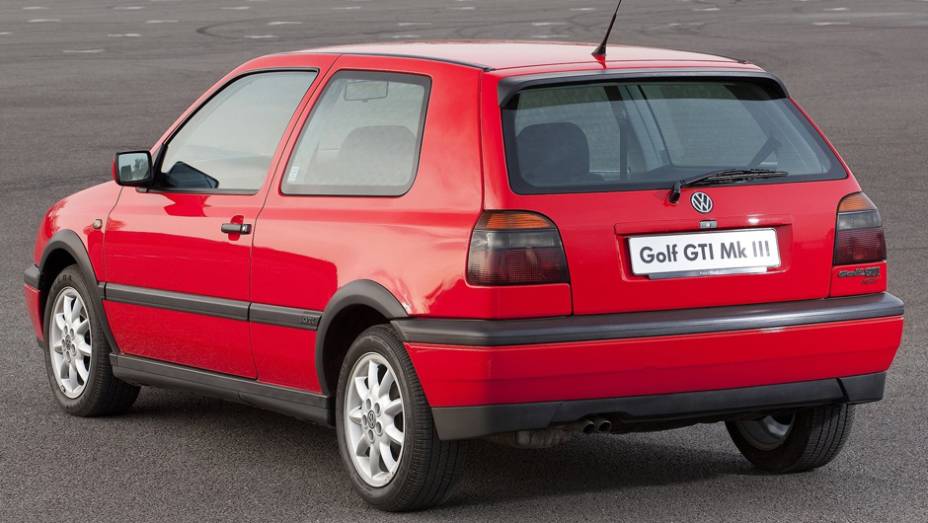 A versão esportiva contou somente com o 2.0 8V (115 cv) e o 2.0 16V (150 cv) | <a href="https://quatrorodas.abril.com.br/reportagens/classicos/dinastia-gti-735366.shtml" rel="migration">Leia mais</a>