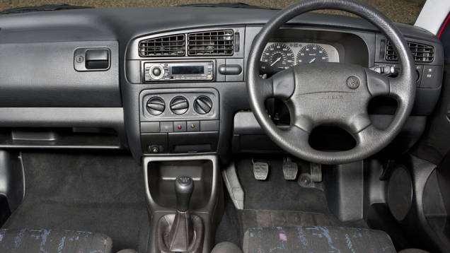 Em compensação, o interior teve um ganho considerável em relação ao acabamento, quando comparado com os antecessores | <a href="https://quatrorodas.abril.com.br/reportagens/classicos/dinastia-gti-735366.shtml" rel="migration">Leia mais</a> Em compensação, o interior teve um ganho considerável em relação ao acabamento, quando comparado com os antecessores | <a href="https://quatrorodas.abril.com.br/reportagens/classicos/dinastia-gti-735366.shtml" rel="migration">Leia mais</a>