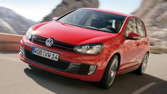 A sexta geração do Golf GTI tinha visual discreto | <a href="https://quatrorodas.abril.com.br/reportagens/classicos/dinastia-gti-735366.shtml" rel="migration">Leia mais</a>