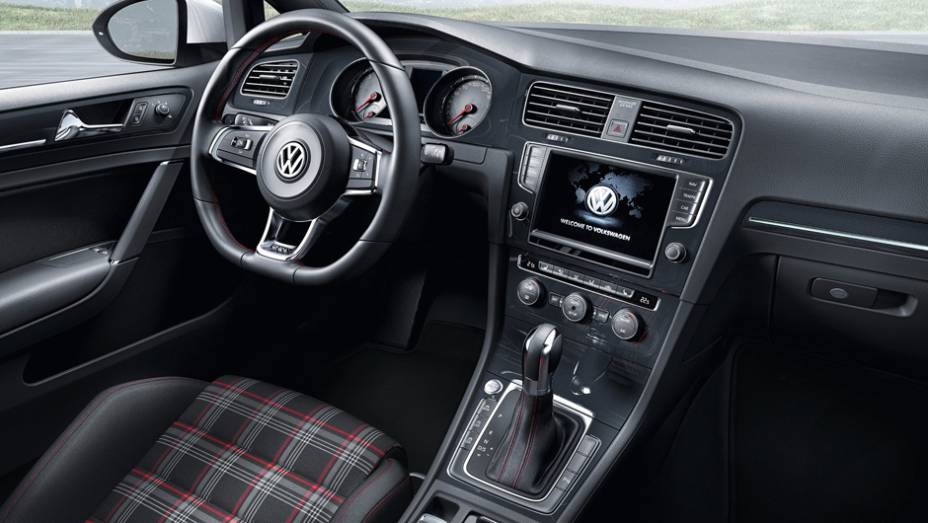 Volksvagen Golf GTI MK VII | <a href="https://quatrorodas.abril.com.br/reportagens/classicos/dinastia-gti-735366.shtml" rel="migration">Leia mais</a>