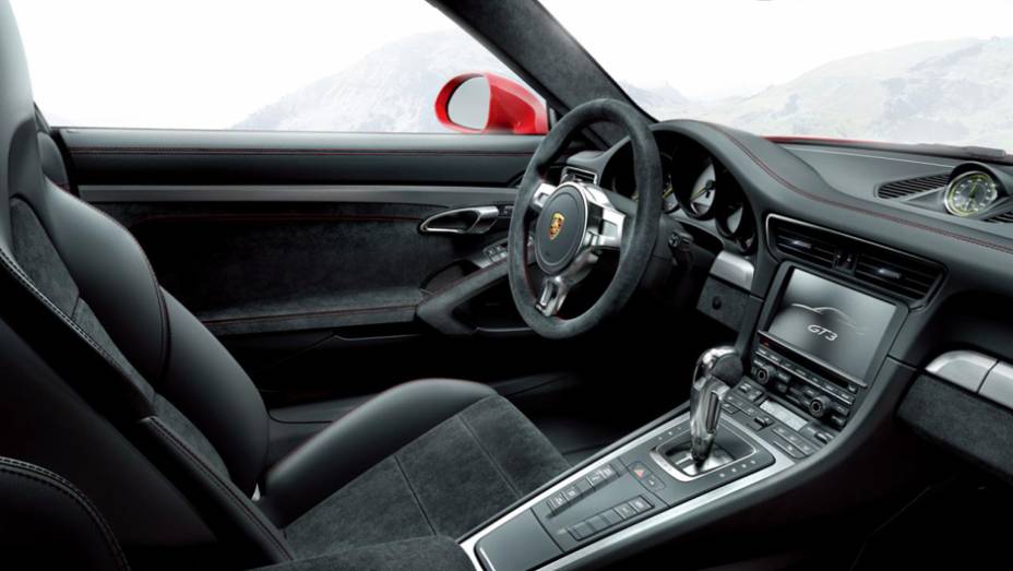 A marca ainda não revelou as opções de motorização do novo 911 GT3 | <a href="http://quatrorodas.abril.com.br/saloes/genebra/2013/porsche-911-gt3-735214.shtml" rel="migration">Leia mais</a>