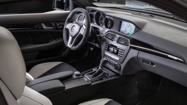 As modificações fazem o C63 ir de 0 a 100 km/h em 4,2 segundos nas carrocerias cupê e sedã | <a href="https://quatrorodas.abril.com.br/saloes/genebra/2013/mercedes-benz-c63-amg-edition-507-735182.shtml" rel="migration">Leia mais</a> As modificações fazem o C63 ir de 0 a 100 km/h em 4,2 segundos nas carrocerias cupê e sedã | <a href="https://quatrorodas.abril.com.br/saloes/genebra/2013/mercedes-benz-c63-amg-edition-507-735182.shtml" rel="migration">Leia mais</a>