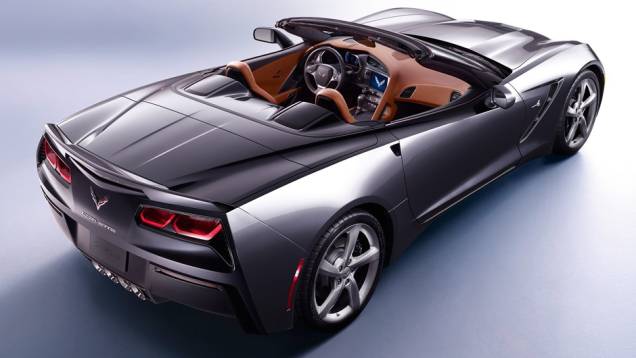 O modelol vem equipado com o mesmo motor 6.2 V8 de 450 cavalos de potência do Corvette Stingray coupé | <a href="%20https://quatrorodas.abril.com.br/saloes/genebra/2013/chevrolet-corvette-stingray-conversivel-735080.shtml" rel="migration">Leia mais</a> O modelol vem equipado com o mesmo motor 6.2 V8 de 450 cavalos de potência do Corvette Stingray coupé | <a href="%20https://quatrorodas.abril.com.br/saloes/genebra/2013/chevrolet-corvette-stingray-conversivel-735080.shtml" rel="migration">Leia mais</a>