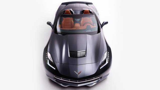 O conjunto acelera de 0 a 100 km/h em 4 segundos | <a href="https://quatrorodas.abril.com.br/saloes/genebra/2013/chevrolet-corvette-stingray-conversivel-735080.shtml" rel="migration">Leia mais</a>