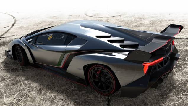 São 40 cv a mais do que a Aventador | <a href="https://quatrorodas.abril.com.br/saloes/genebra/2013/lamborghini-veneno-735176.shtml" rel="migration">Leia mais</a>