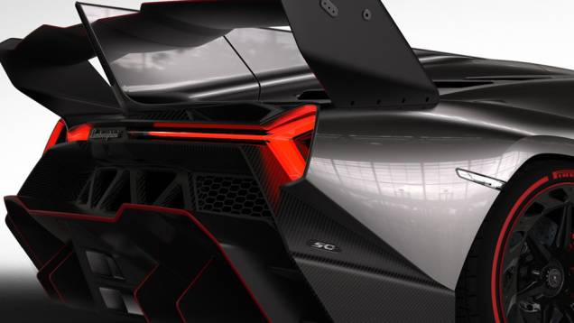 Este provavelmente será o ângulo que todos verão a Veneno nas ruas... | <a href="https://quatrorodas.abril.com.br/saloes/genebra/2013/lamborghini-veneno-735176.shtml" rel="migration">Leia mais</a>