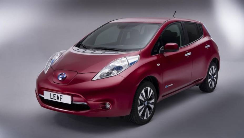 Nissan aproveita o Salão de Genebra para mostrar o modelo 2013 do elétrico Leaf | <a href="http://quatrorodas.abril.com.br/saloes/genebra/2013/nissan-leaf-versao-europeia-735259.shtml" rel="migration">Leia mais</a>
