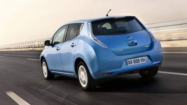 O coeficiente de arrasto aerodinâmico diminuiu de 0,29 para 0,28 | <a href="https://quatrorodas.abril.com.br/saloes/genebra/2013/nissan-leaf-versao-europeia-735259.shtml" rel="migration">Leia mais</a>