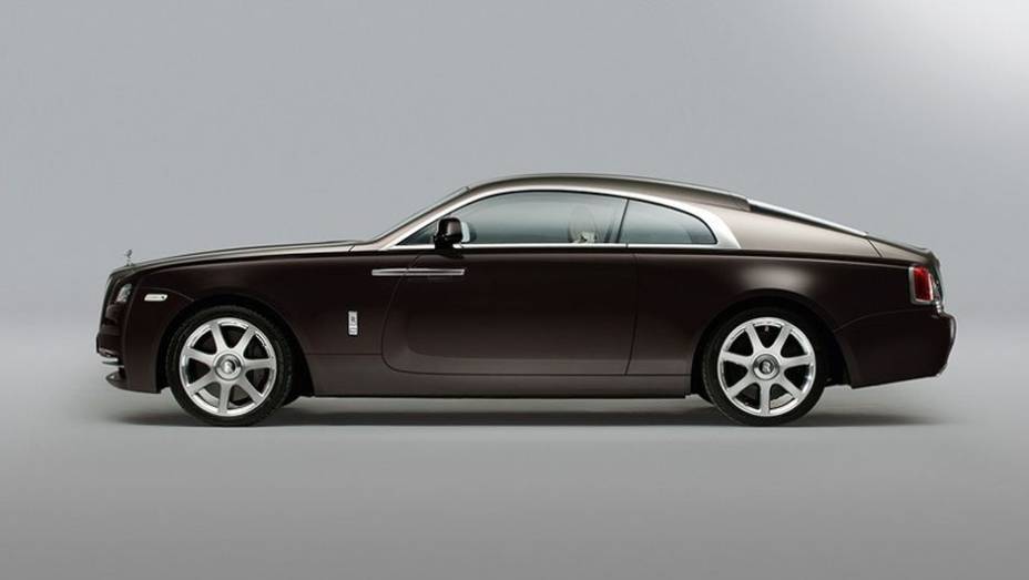 O fastback, segundo a Rolls-Royce, é o mais potente já produzido pela montadora | <a href="%20https://quatrorodas.abril.com.br/saloes/genebra/2013/rolls-royce-wraith-734658.shtml" rel="migration">Leia mais</a>