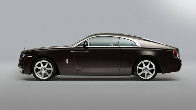O fastback, segundo a Rolls-Royce, é o mais potente já produzido pela montadora | <a href="%20https://quatrorodas.abril.com.br/saloes/genebra/2013/rolls-royce-wraith-734658.shtml" rel="migration">Leia mais</a>