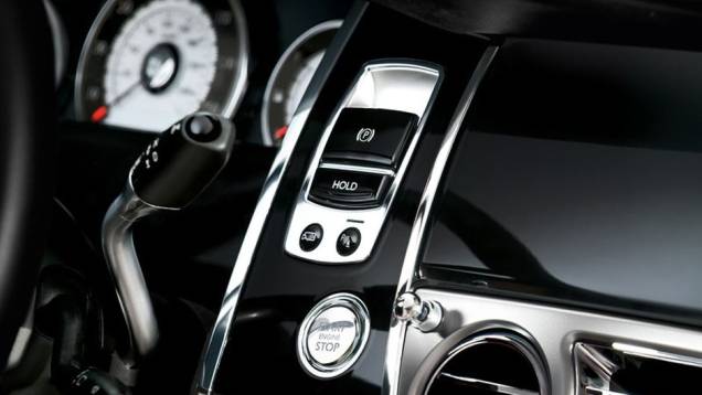 O Rolls-Royce Wraith deverá chegar ao mercado europeu no último trimestre do ano | <a href="%20https://quatrorodas.abril.com.br/saloes/genebra/2013/rolls-royce-wraith-734658.shtml" rel="migration">Leia mais</a> O Rolls-Royce Wraith deverá chegar ao mercado europeu no último trimestre do ano | <a href="%20https://quatrorodas.abril.com.br/saloes/genebra/2013/rolls-royce-wraith-734658.shtml" rel="migration">Leia mais</a>
