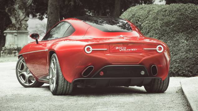 As belas linhas foram esculpidas em uma carroceria feita totalmente de alumínio | <a href="https://quatrorodas.abril.com.br/saloes/genebra/2013/touring-superleggera-disco-volante-735317.shtml" rel="migration">Leia mais</a> As belas linhas foram esculpidas em uma carroceria feita totalmente de alumínio | <a href="https://quatrorodas.abril.com.br/saloes/genebra/2013/touring-superleggera-disco-volante-735317.shtml" rel="migration">Leia mais</a>