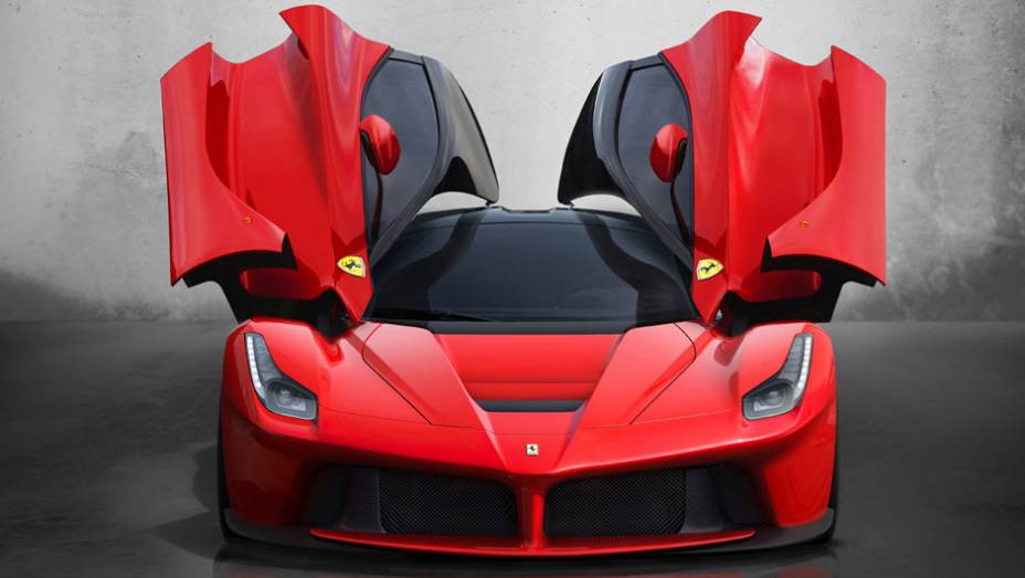 Esportivo produz 963 cavalos de potência e 91,7 mkgf de torque | <a href="https://quatrorodas.abril.com.br/saloes/genebra/2013/ferrari-revela-laferrari-735265.shtml" rel="migration">Leia mais</a>