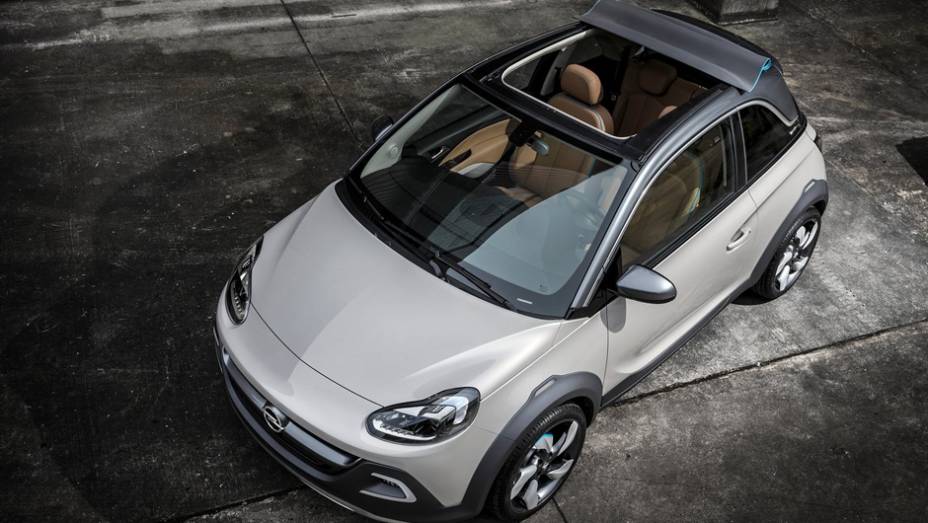 O carro perdeu seu teto tradicional e se converteu em um cabriolet | <a href="https://quatrorodas.abril.com.br/saloes/genebra/2013/opel-adam-rocks-concept-735283.shtml" rel="migration">Leia mais</a>