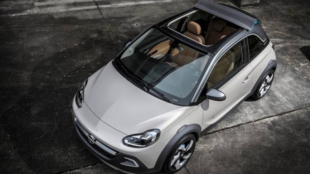 O carro perdeu seu teto tradicional e se converteu em um cabriolet | <a href="https://quatrorodas.abril.com.br/saloes/genebra/2013/opel-adam-rocks-concept-735283.shtml" rel="migration">Leia mais</a> O carro perdeu seu teto tradicional e se converteu em um cabriolet | <a href="https://quatrorodas.abril.com.br/saloes/genebra/2013/opel-adam-rocks-concept-735283.shtml" rel="migration">Leia mais</a>