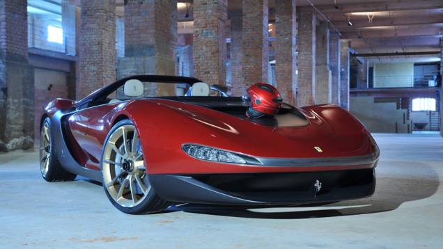 Carro-conceito foi criado para homenagear o designer Sergio Pininfarina | <a href="https://quatrorodas.abril.com.br/saloes/genebra/2013/pininfarina-sergio-concept-735126.shtml" rel="migration">Leia mais</a>