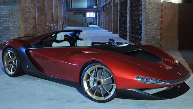 A mecânica do Pininfarina Sergio Concept é baseada na Ferrari 458 Spider | <a href="https://quatrorodas.abril.com.br/saloes/genebra/2013/pininfarina-sergio-concept-735126.shtml" rel="migration">Leia mais</a>
