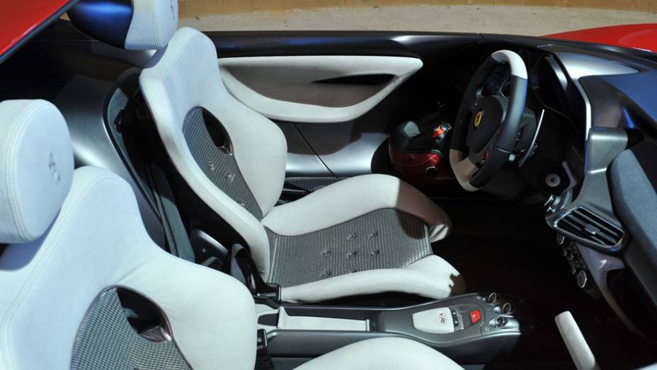 Pesando 1280 kg, Sergio Concept é 150 quilos mais leve que a Ferrari 458 Spider | <a href="https://quatrorodas.abril.com.br/saloes/genebra/2013/pininfarina-sergio-concept-735126.shtml" rel="migration">Leia mais</a>