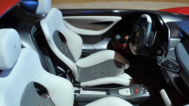 Pesando 1280 kg, Sergio Concept é 150 quilos mais leve que a Ferrari 458 Spider | <a href="https://quatrorodas.abril.com.br/saloes/genebra/2013/pininfarina-sergio-concept-735126.shtml" rel="migration">Leia mais</a>