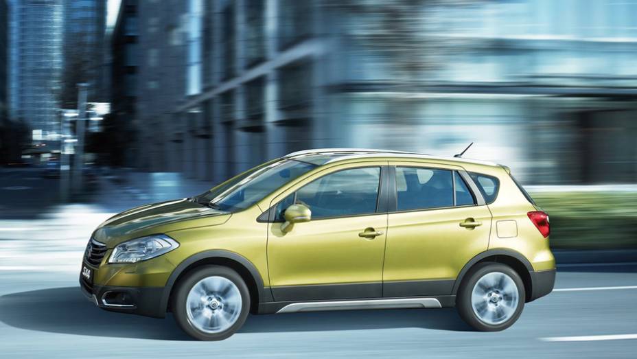 O modelo tem 4,30 metros de comprimento, sendo 2,60m de espaço entre-eixos | <a href="%20https://quatrorodas.abril.com.br/saloes/genebra/2013/suzuki-sx4-735279.shtml" rel="migration">Leia mais</a>