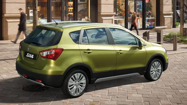 Em termos de design, o SX4 ganhou tem lanternas traseiras reformuladas... | <a href="%20https://quatrorodas.abril.com.br/saloes/genebra/2013/suzuki-sx4-735279.shtml" rel="migration">Leia mais</a>