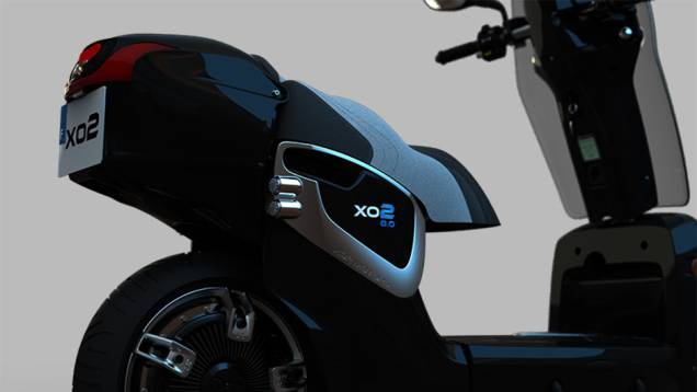 1 minuto de carga permite que você ande 1 km a 100 km/h com o XO2 8 kW | <a href="https://quatrorodas.abril.com.br/moto/noticias/xo2-urban-transformer-scooter-eletrico-dobravel-735425.shtml" rel="migration">Leia mais</a>