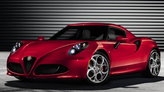 Alfa Romeo 4C | <a href="https://quatrorodas.abril.com.br/saloes/genebra/2013/alfa-romeo-revela-mais-fotos-4c-734491.shtml" rel="migration">Leia mais</a>