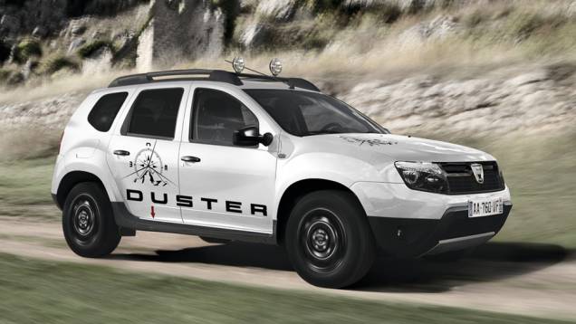 Disponível nas cores preta e branca, o Duster Adventure tem acessórios pensados no fora-de-estrada | <a href="https://quatrorodas.abril.com.br/noticias/fabricantes/dacia-lanca-duster-adventure-europa-735563.shtml" rel="migration">Leia mais</a>