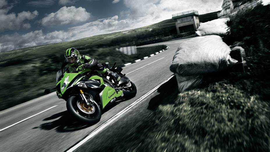 A Kawasaki Ninja ZX-6R 636 2013 é uma moto de pista com melhorias que a tornam mais dócil para o uso urbano | <a href="%20https://quatrorodas.abril.com.br/moto/noticias/kawasaki-lanca-nova-ninja-zx-6r-636-brasil-735677.shtml" rel="migration">Leia mais</a>