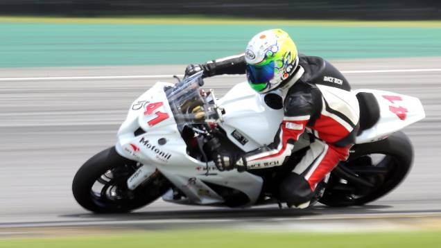 Massao Nishimoto foi o quarto colocado | <a href="https://quatrorodas.abril.com.br/moto/noticias/maico-teixeira-vence-1a-etapa-superbike-series-brasil-735864.shtml" rel="migration">Leia mais</a>