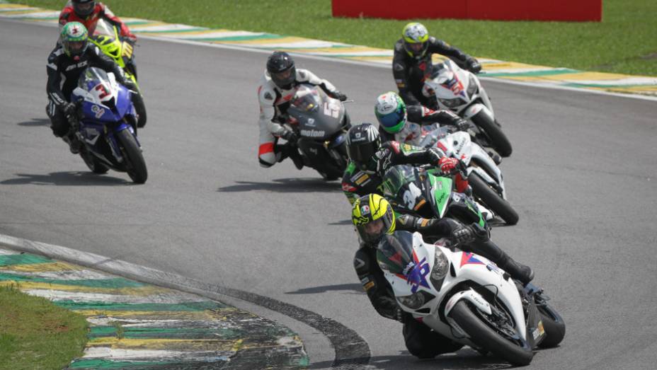 Primeira etapa do SuperBike Series Brasil aconteceu em São Paulo, no Autódromo de Interlagos | <a href="https://quatrorodas.abril.com.br/moto/noticias/maico-teixeira-vence-1a-etapa-superbike-series-brasil-735864.shtml" rel="migration">Leia mais</a>