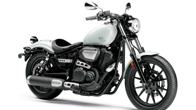 Yamaha lança custom Star Bolt nos EUA. Versão básica está disponível na cor branco pérola | <a href="%20https://quatrorodas.abril.com.br/moto/noticias/yamaha-lanca-custom-star-bolt-eua-735965.shtml" rel="migration">Leia mais</a>