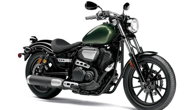 Yamaha Star Bolt R-Spec na cor verde exército | <a href="https://quatrorodas.abril.com.br/moto/noticias/yamaha-lanca-custom-star-bolt-eua-735965.shtml" rel="migration">Leia mais</a>