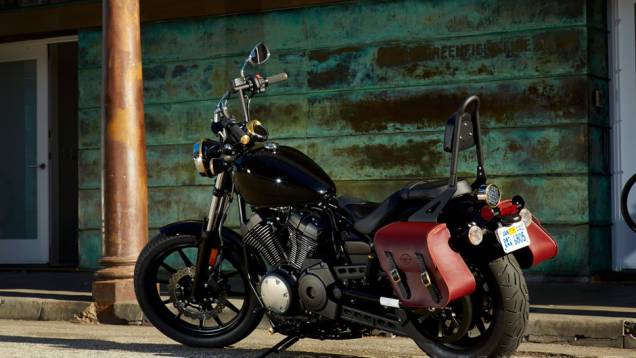 Yamaha Star Bolt na cor preta com acessórios | <a href="https://quatrorodas.abril.com.br/moto/noticias/yamaha-lanca-custom-star-bolt-eua-735965.shtml" rel="migration">Leia mais</a>